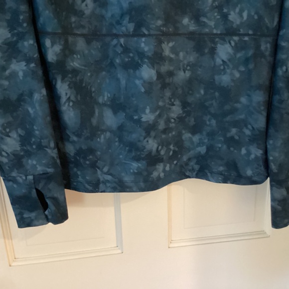 Carve Designs Athletic Zipper Long sleeve top with hood - Picture 5 of 5